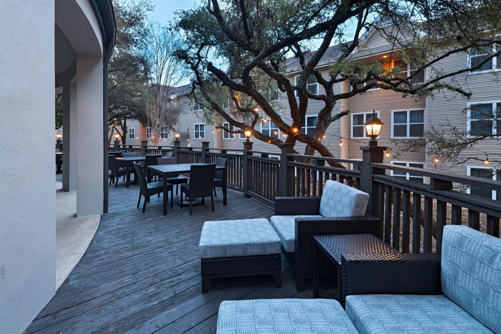 Hotel Courtyard By Marriott Austin The Domain Area Extérieur photo