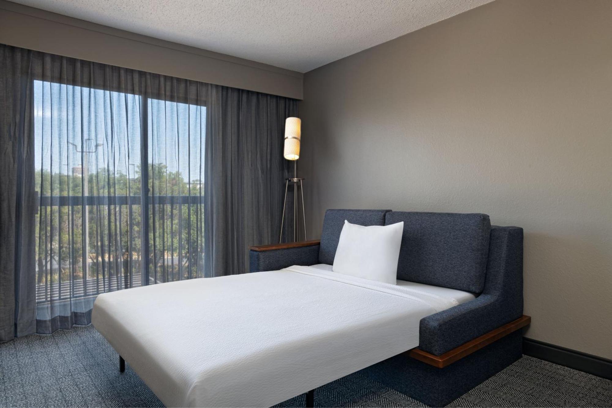 Hotel Courtyard By Marriott Austin The Domain Area Extérieur photo