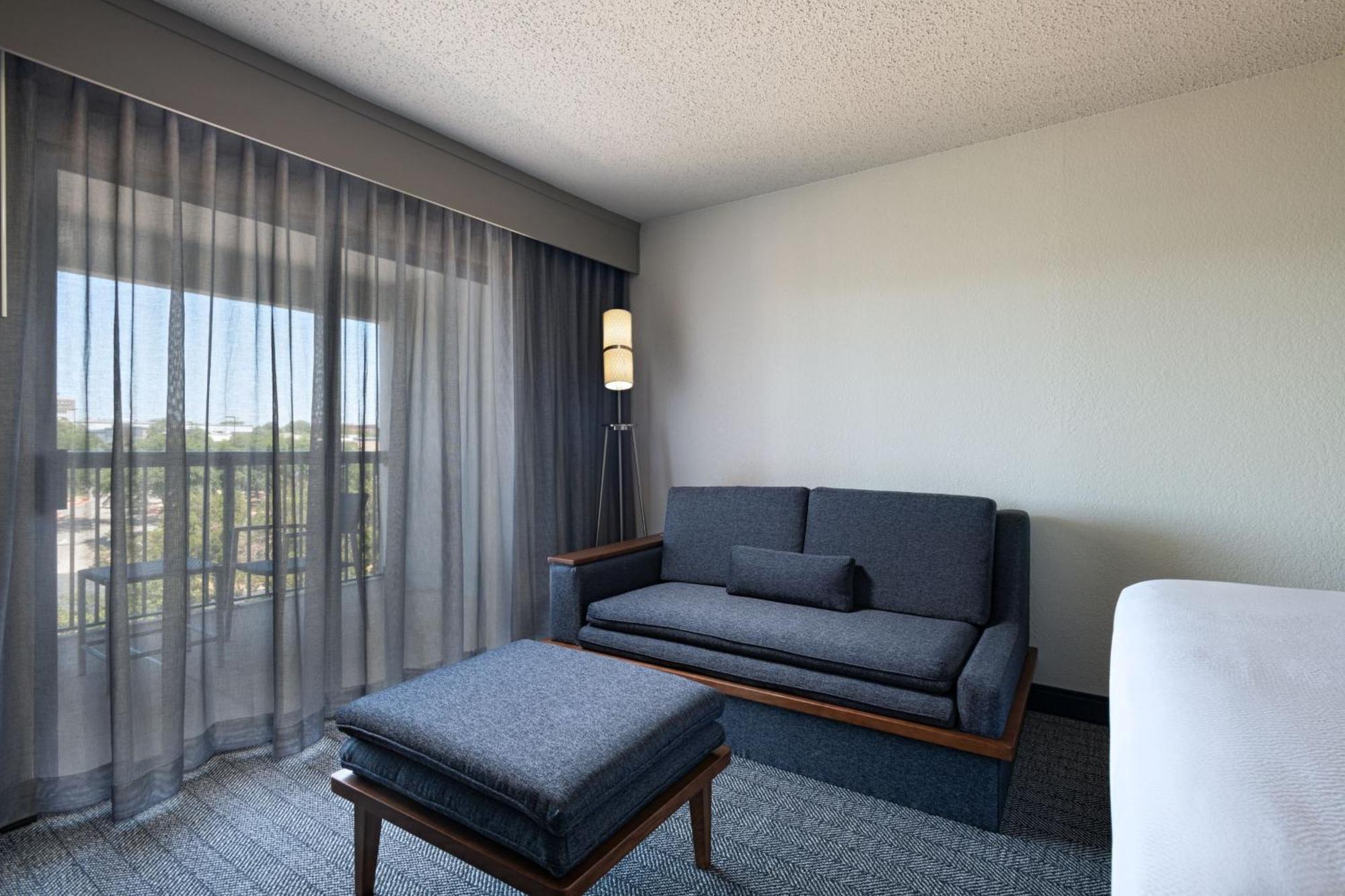 Hotel Courtyard By Marriott Austin The Domain Area Extérieur photo